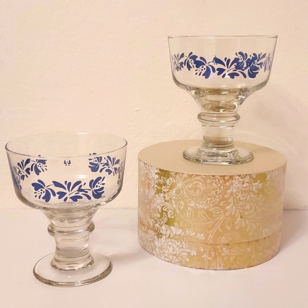 Pfaltzgraff Yorktowne Clear Glass Footed Desert Bowls -  Set of 2